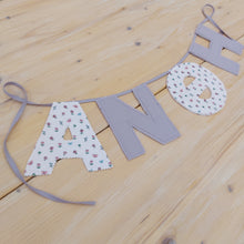 Load image into Gallery viewer, Γιρλάντα υφασμάτινη με όνομα, λιλά και ροζ με λούλούδια