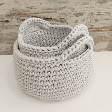 Φόρτωση εικόνας στο εργαλείο προβολής Συλλογής, Χειροποίητο πλεκτό καλαθάκι καλλυντικών, γκρι ανοιχτό