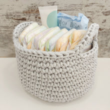 Φόρτωση εικόνας στο εργαλείο προβολής Συλλογής, Χειροποίητο πλεκτό καλαθάκι καλλυντικών, γκρι ανοιχτό