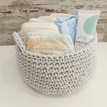 Φόρτωση εικόνας στο εργαλείο προβολής Συλλογής, Χειροποίητο πλεκτό καλαθάκι καλλυντικών, γκρι ανοιχτό