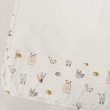 Load image into Gallery viewer, Αδιάβροχο σελτεδάκι μωρού, ζωάκια του δάσους