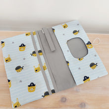 Load image into Gallery viewer, Θήκη για πάνες και μωρομάντηλα, πειρατές και αστέρια