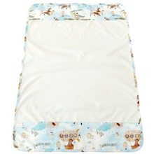 Load image into Gallery viewer, Αδιάβροχο σελτεδάκι μωρού, ζωάκια και αερόστατα (wild and free)