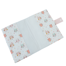 Load image into Gallery viewer, Θήκη βιβλιαρίου υγείας, κουκουβάγιες