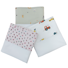 Load image into Gallery viewer, Αδιάβροχο σελτεδάκι μωρού, διάφορα σχέδια
