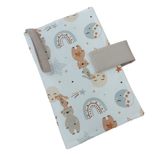 Load image into Gallery viewer, Θήκη για πάνες και μωρομάντηλα, ζωάκια/ μπεζ