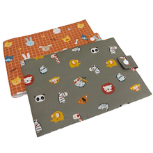 Load image into Gallery viewer, θήκη βιβλιαρίου υγείας (διαστάσεις Κύπρου), λαδί ή κεραμιδί με ζωάκια