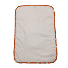 Load image into Gallery viewer, Φορητή αλλαξιέρα, κεραμιδί με ζωάκια