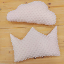 Load image into Gallery viewer, Διακοσμητικά μαξιλαράκια minky, σύννεφο και κορόνα, ροζ.