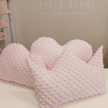 Load image into Gallery viewer, Διακοσμητικό μαξιλαράκι minky. Ροζ καρδιά