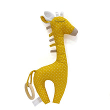 Load image into Gallery viewer, Καμηλοπάρδαλη με κουδουνήστρα και μασητικό κρίκο μουσταρδί