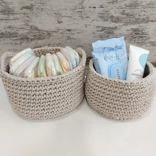 Φόρτωση εικόνας στο εργαλείο προβολής Συλλογής, Χειροποίητα πλεκτά καλαθάκια καλλυντικών, μπεζ

