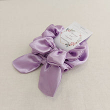 Load image into Gallery viewer, Scrunchie mommy &amp; daughter
